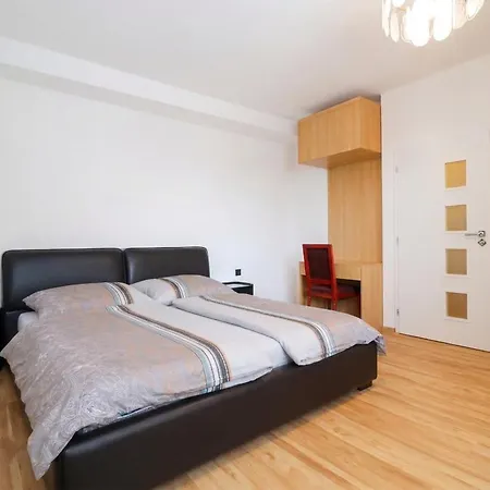 Apartament Stylish In Quiet Villa, 4 Praga