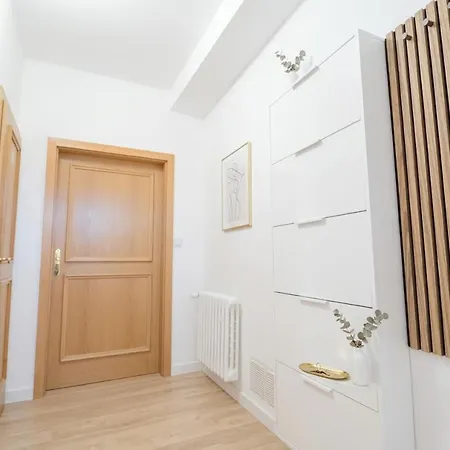 Stylish In Quiet Villa, 4 דירה *