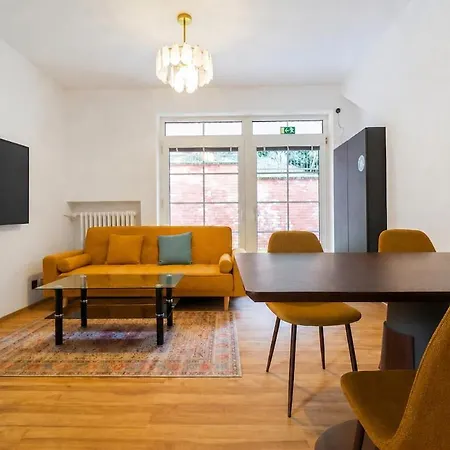 Stylish In Quiet Villa, 4 Apartament