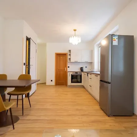 דירה Stylish In Quiet Villa, 4 פראג