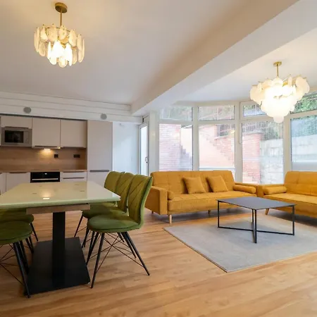 Stylish In Quiet Villa, 4 *