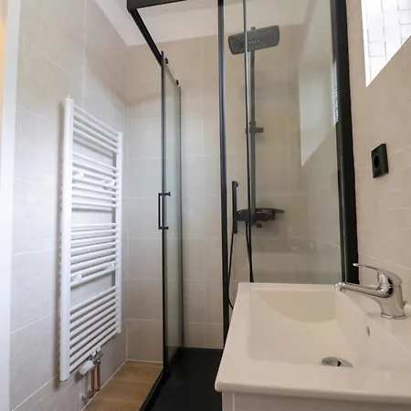 Stylish In Quiet Villa, 4 דירה