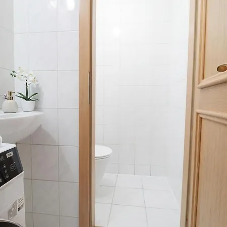 Apartament Stylish In Quiet Villa, 4