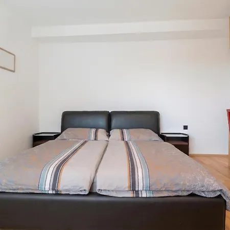 Stylish In Quiet Villa, 4 דירה פראג