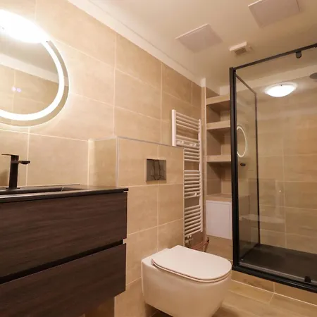 Apartament Stylish In Quiet Villa, 4 *