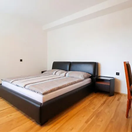 Stylish In Quiet Villa, 4 * Praga