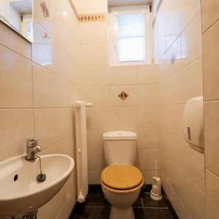 Apartament Stylish In Quiet Villa, 4 *
