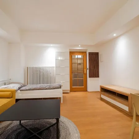 Stylish In Quiet Villa, 4 Apartament