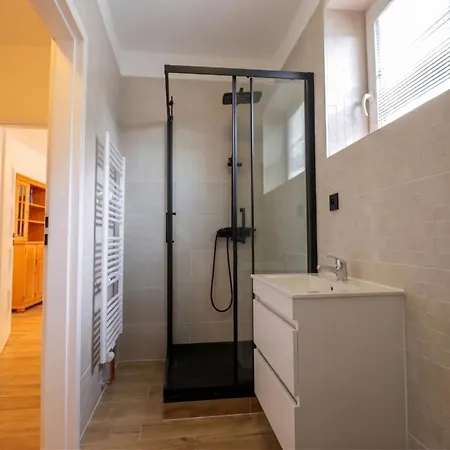 Apartament Stylish In Quiet Villa, 4 Praga