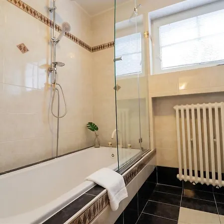 Apartament Stylish In Quiet Villa, 4