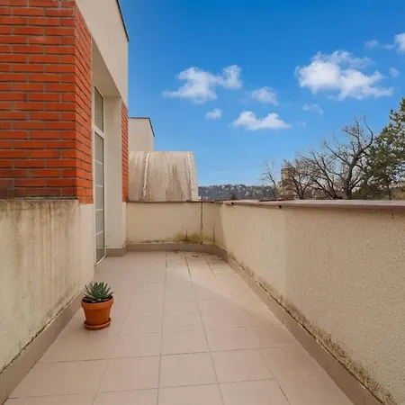 Stylish In Quiet Villa, 4 *